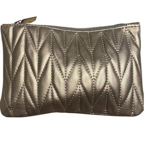 Jan 2026 NWT Ipsy Silver Glam Bag With 5 Cosmetics